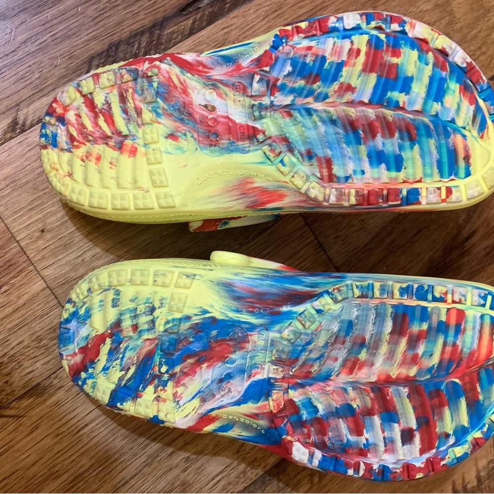 New without tags marbled crocs size 7